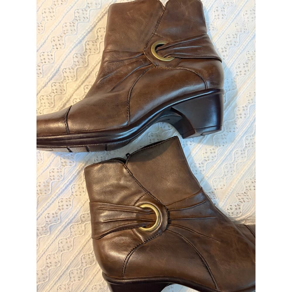 Clarks Bendables Brown Leather Ankle Boots Heeled Booties Women's 7M 39161 - Picture 2 of 7